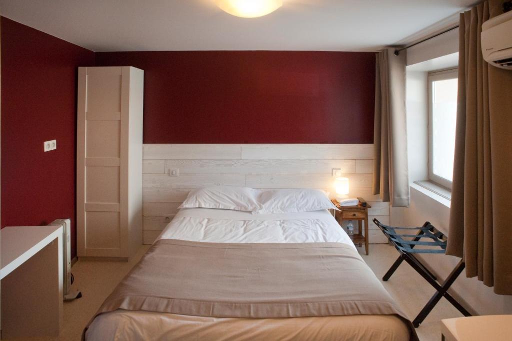 Comptoir Et Dependances Hotel Frontonas Room photo